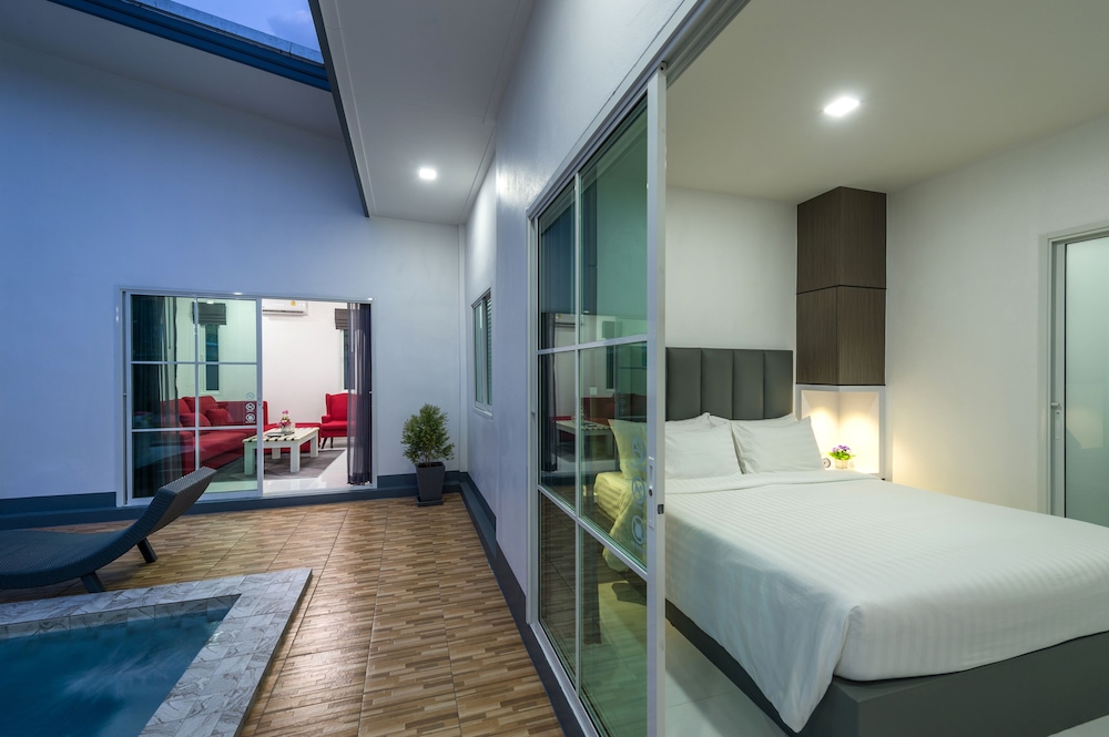 lark pool villa krabi