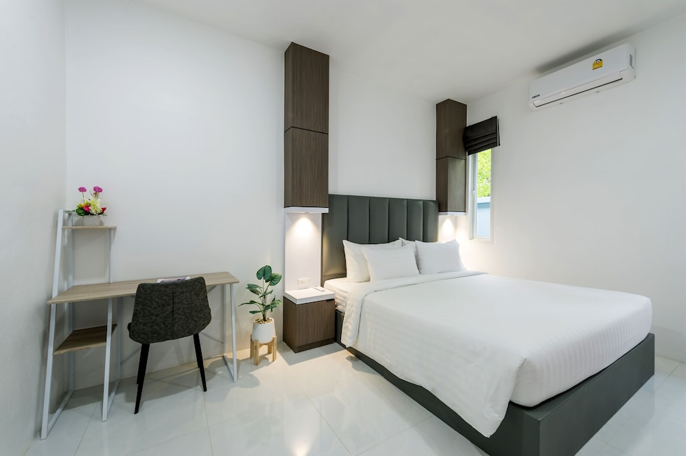 lark pool villa krabi