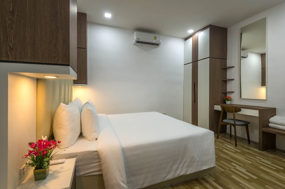 lark pool villa krabi