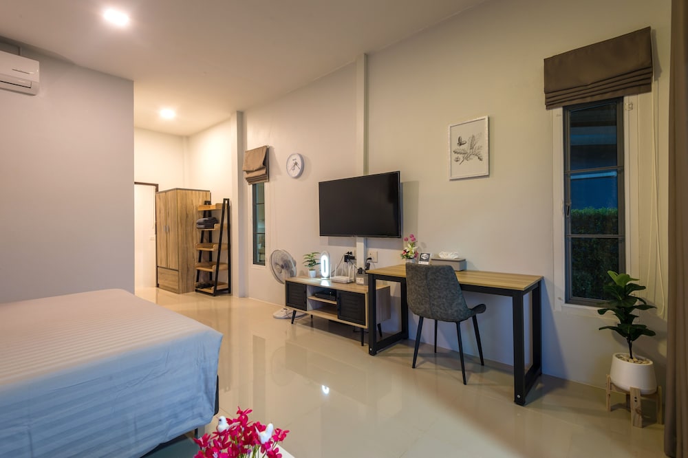 lark pool villa krabi