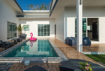 lark pool villa krabi