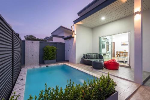lark pool villa krabi