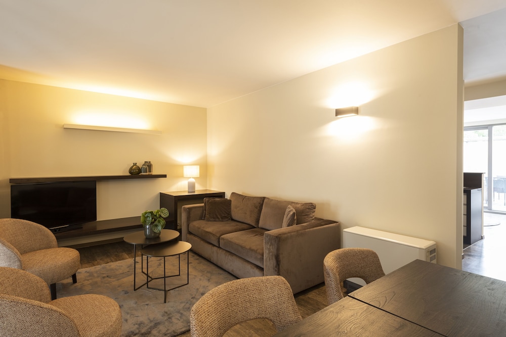 dukes apartments grand place