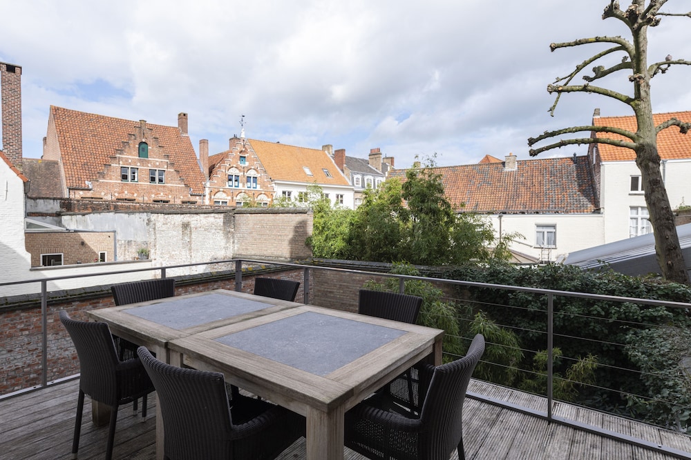 dukes apartments grand place