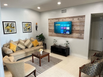 amazing and cozy duplex near zoo miami