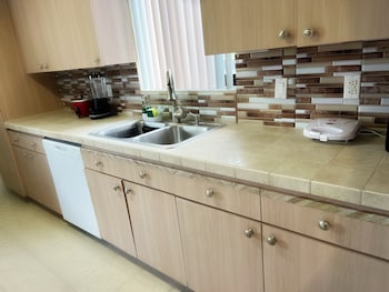 amazing and cozy duplex near zoo miami