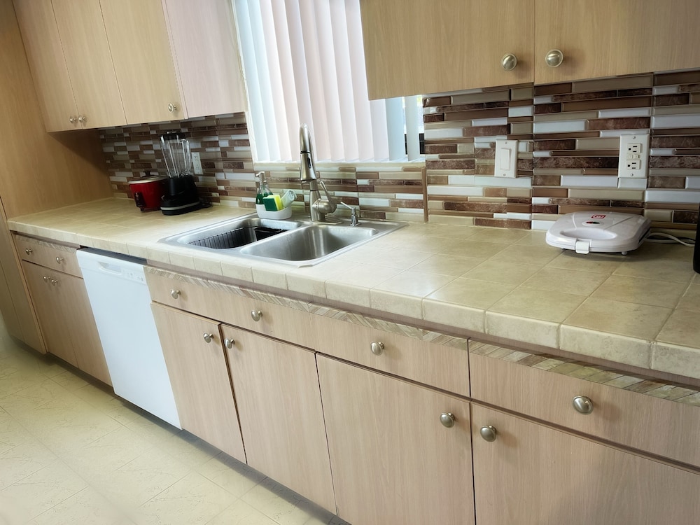 amazing and cozy duplex near zoo miami