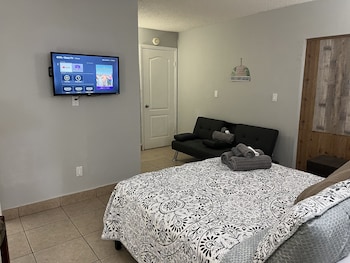 amazing and cozy duplex near zoo miami