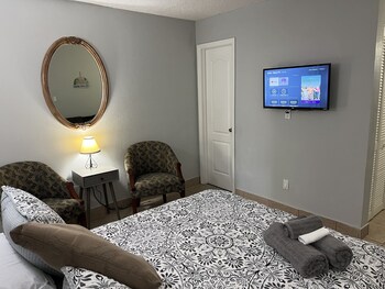 amazing and cozy duplex near zoo miami