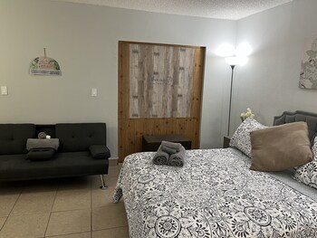 amazing and cozy duplex near zoo miami