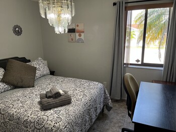 amazing and cozy duplex near zoo miami