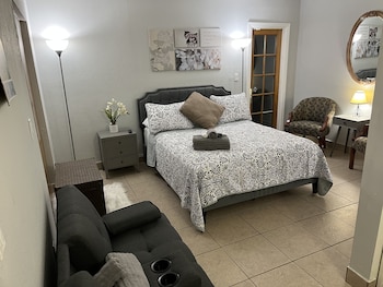 amazing and cozy duplex near zoo miami