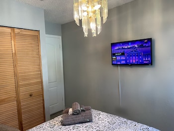 amazing and cozy duplex near zoo miami