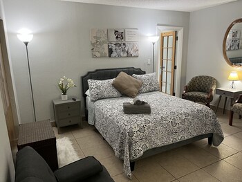 amazing and cozy duplex near zoo miami