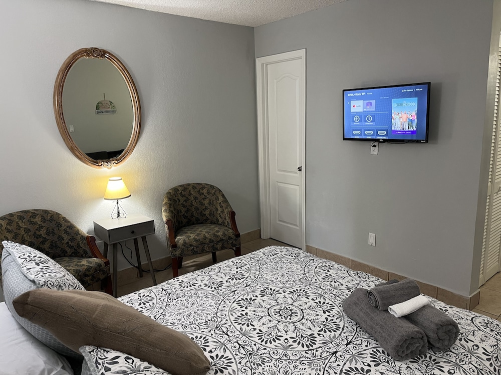 amazing and cozy duplex near zoo miami