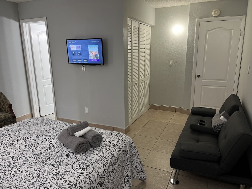 amazing and cozy duplex near zoo miami