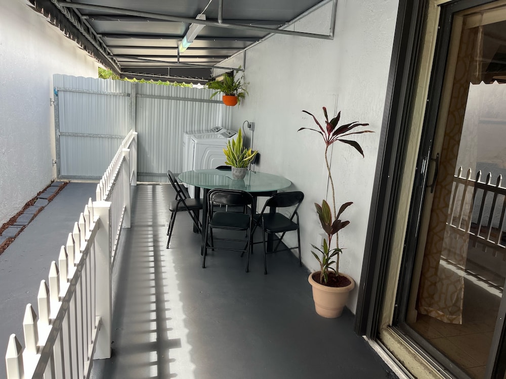 amazing and cozy duplex near zoo miami