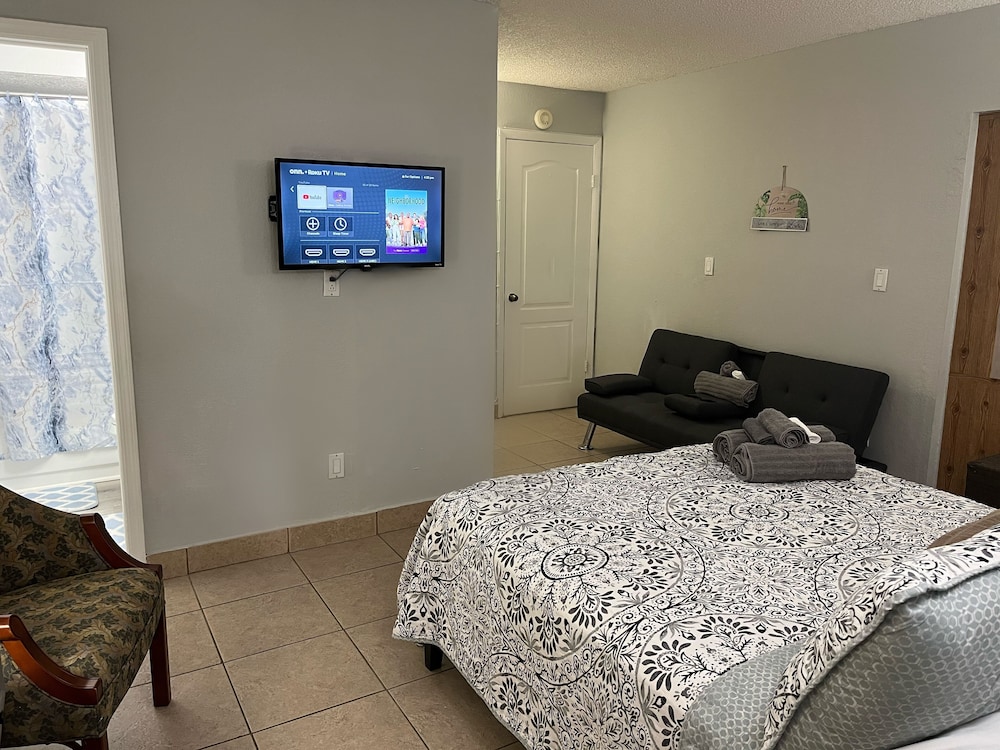 amazing and cozy duplex near zoo miami