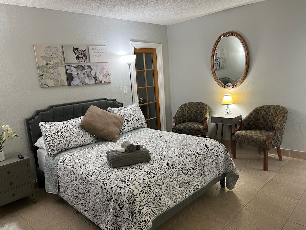 amazing and cozy duplex near zoo miami