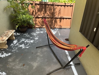 amazing and cozy duplex near zoo miami