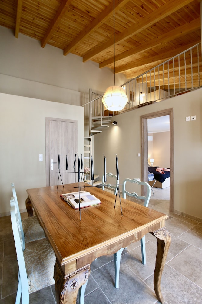 markopoulo mesogaias