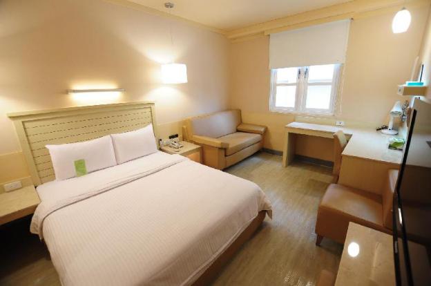 kindness hotel liouhe night market zhongzhen