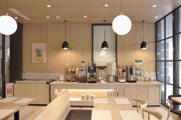 kindness hotel liouhe night market zhongzhen