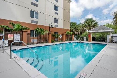 candlewood suites fort myers sanibel gateway by ihg