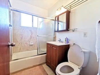 comfy 2br 1bath apartment near hwy580 80