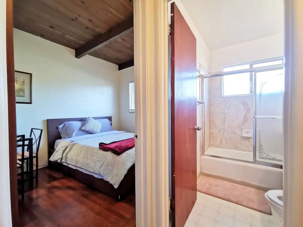 comfy 2br 1bath apartment near hwy580 80