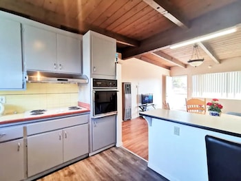 comfy 2br 1bath apartment near hwy580 80