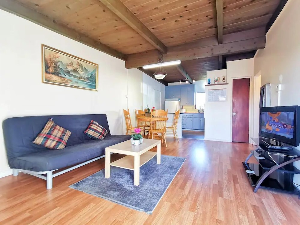 comfy 2br 1bath apartment near hwy580 80