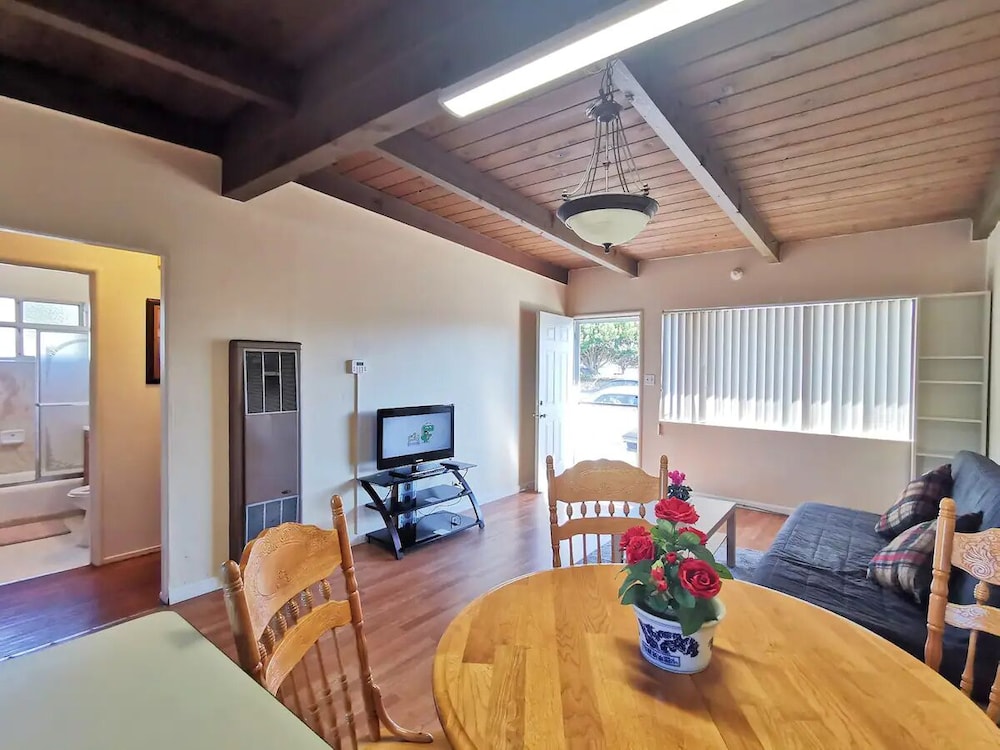 comfy 2br 1bath apartment near hwy580 80