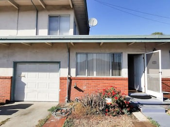 comfy 2br 1bath apartment near hwy580 80