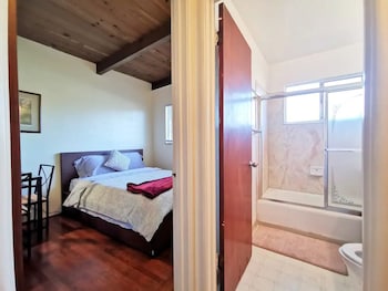 comfy 2br 1bath apartment near hwy580 80