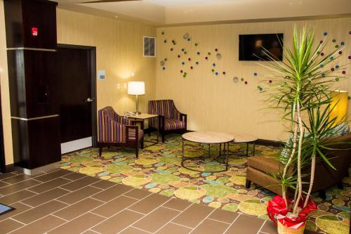 holiday inn express and suites sikeston southwest by ihg