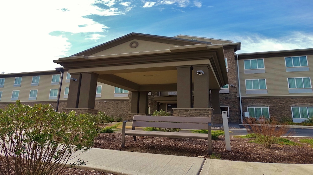 holiday inn express and suites montgomery by ihg