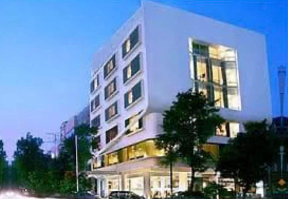 maxonehotels premier melawai