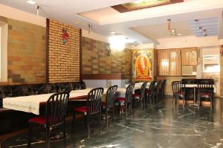 kiara eshosans palace