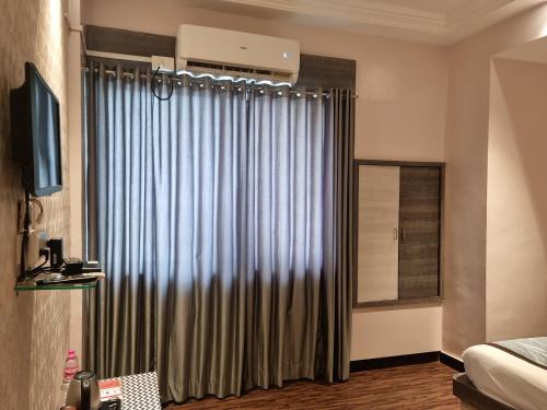 kiara eshosans palace