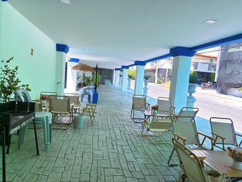 mona lisa pool villa