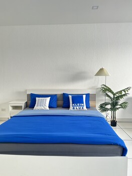 mona lisa pool villa