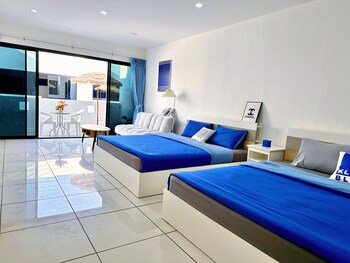 mona lisa pool villa