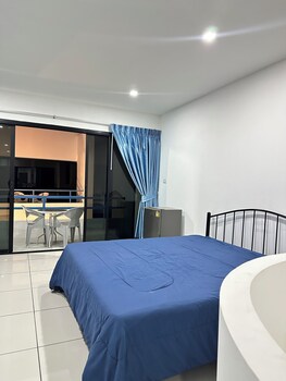 mona lisa pool villa