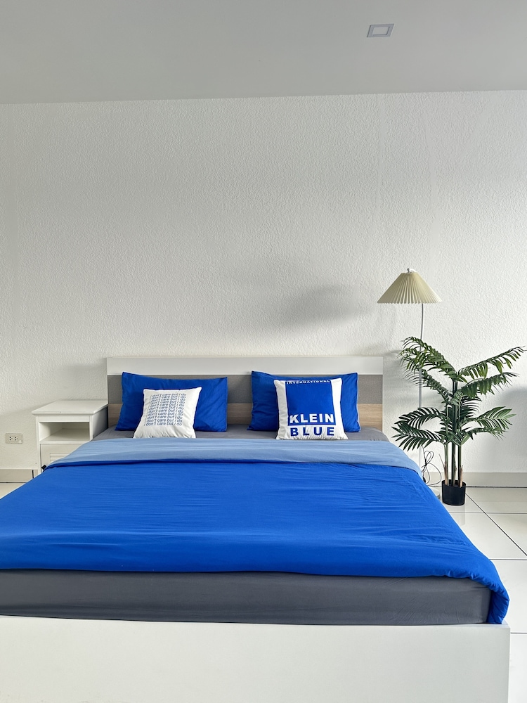 mona lisa pool villa