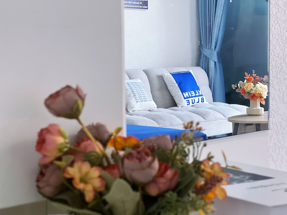 mona lisa pool villa