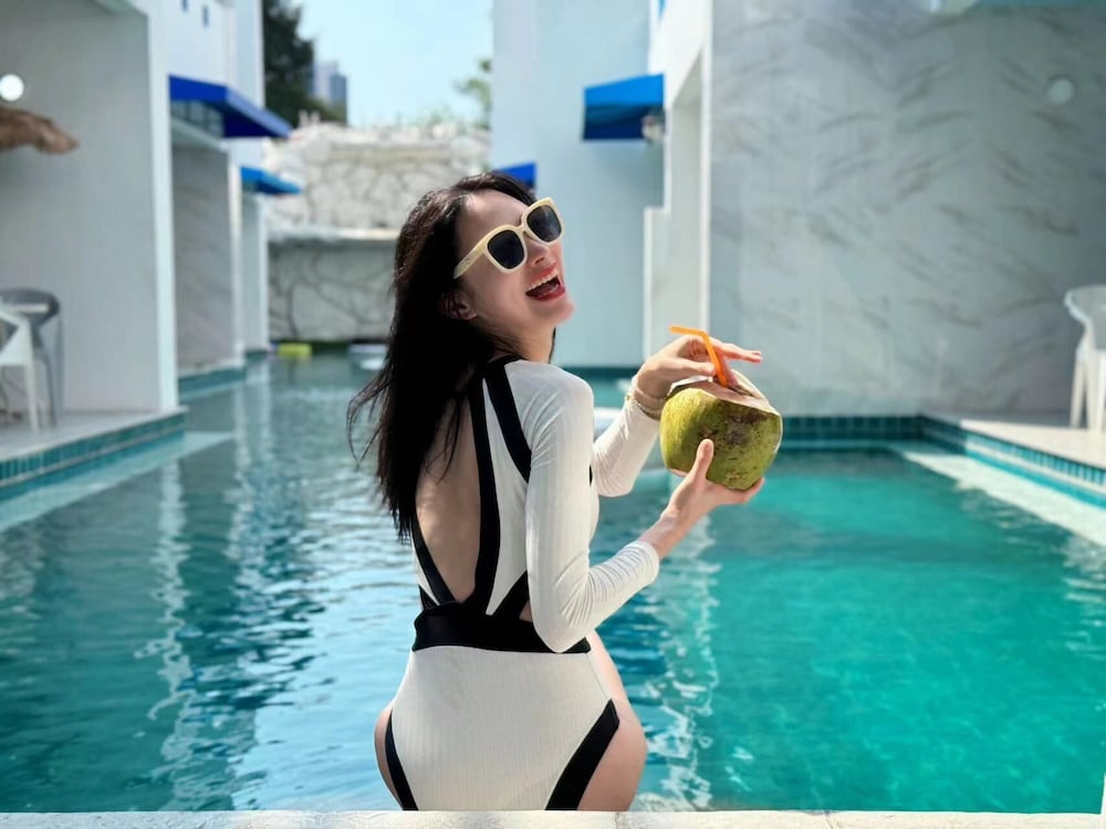 mona lisa pool villa