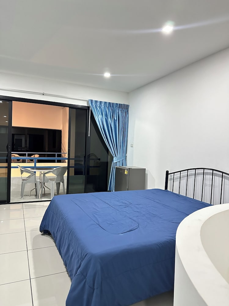 mona lisa pool villa