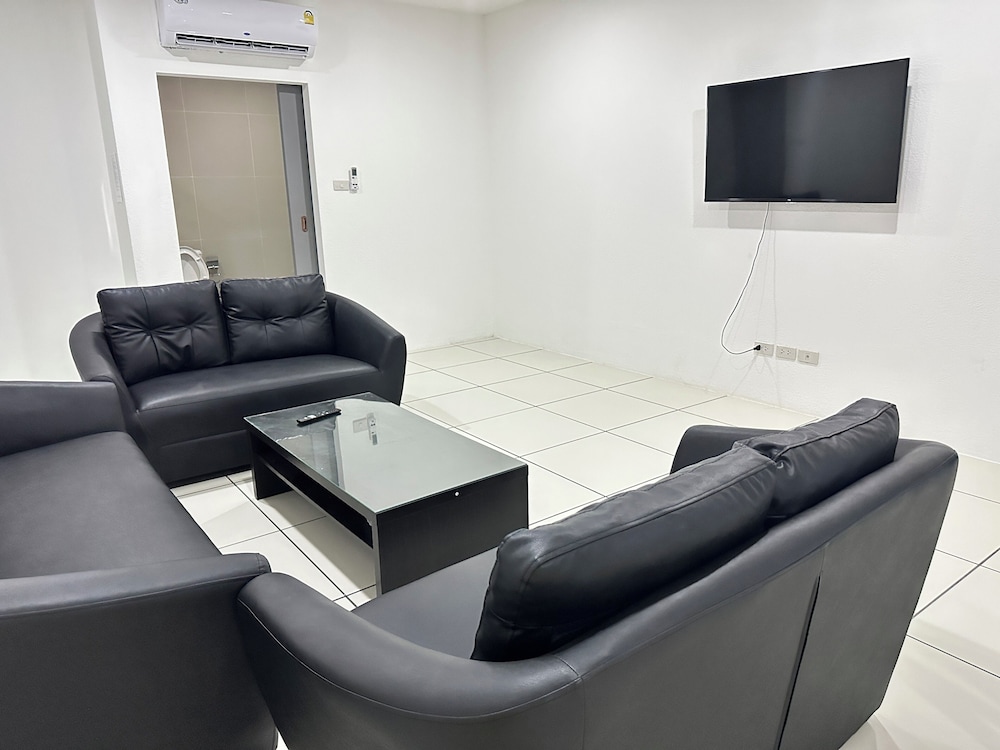 mona lisa pool villa