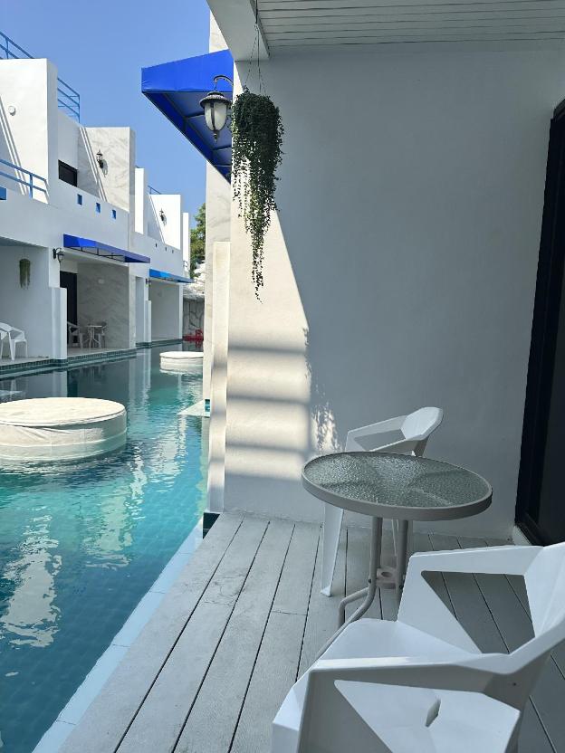 mona lisa pool villa